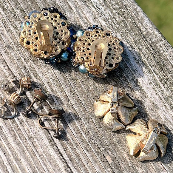 🤩 4 Vintage Trifari Clip On Screw Back Rhinestone Earring Bundle Lot - Picture 4 of 4